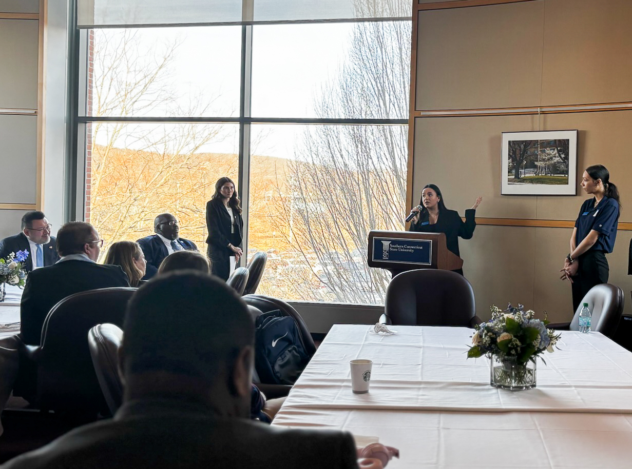 Giovanna Mastelari speaking